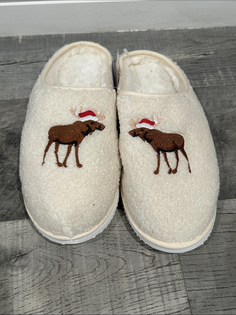 Abercrombie & Fitch Cream Sherpa Moose Embroidered Slip-On Slippers